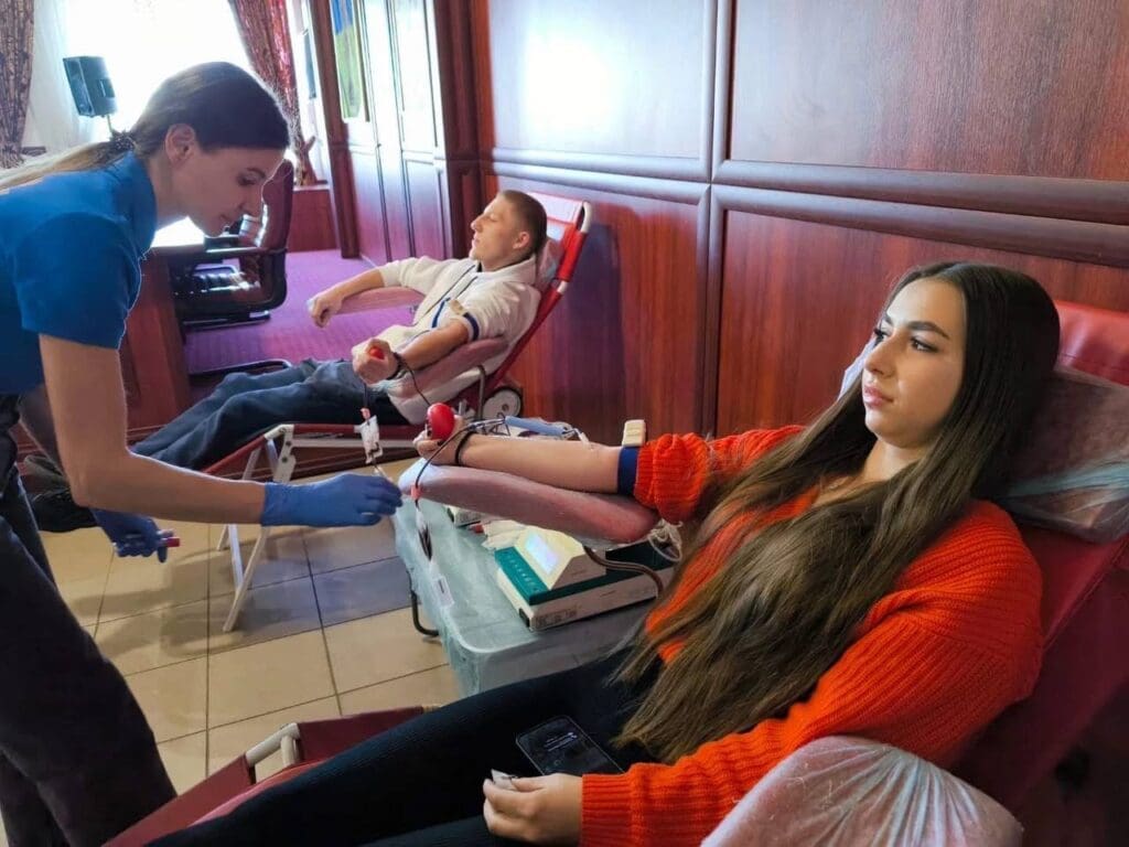 Cтуденти та викладачі Івано-Франківського навчально-наукового юридичного інституту НУ «ОЮА» здали кров для поранених бійців Збройних Сил України.