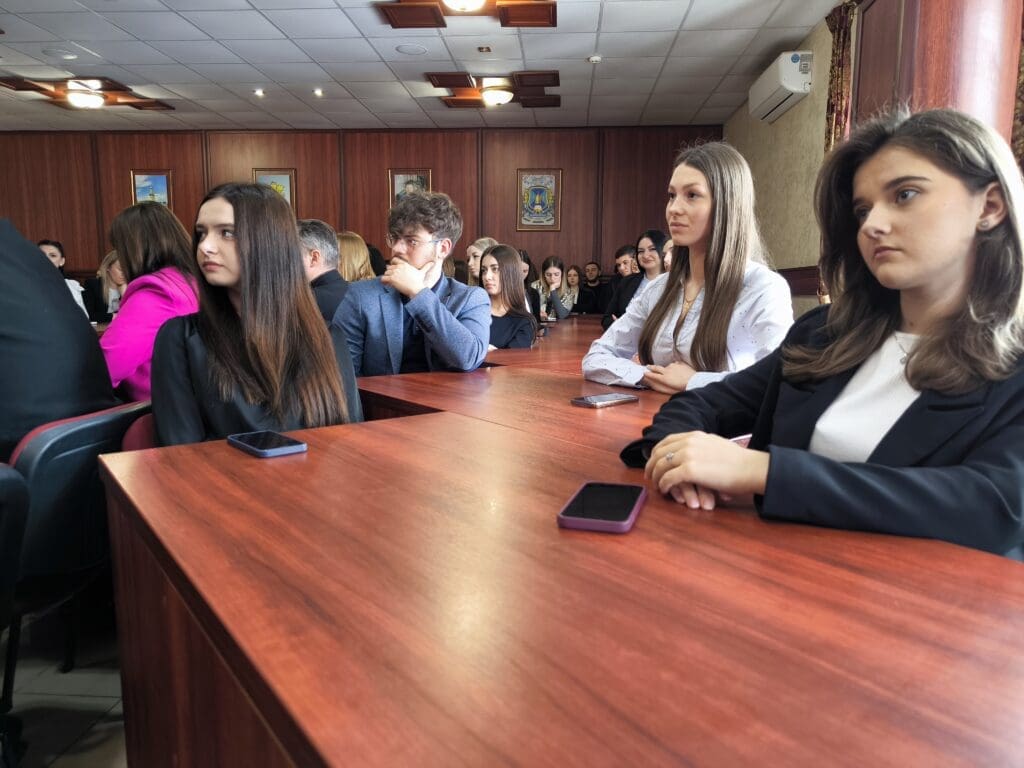 Івано-Франківському навчально-науковому юридичному інституті НУ «ОЮА» відбувся Круглий стіл на тему «Здійснення судочинства в умовах воєнного стану».