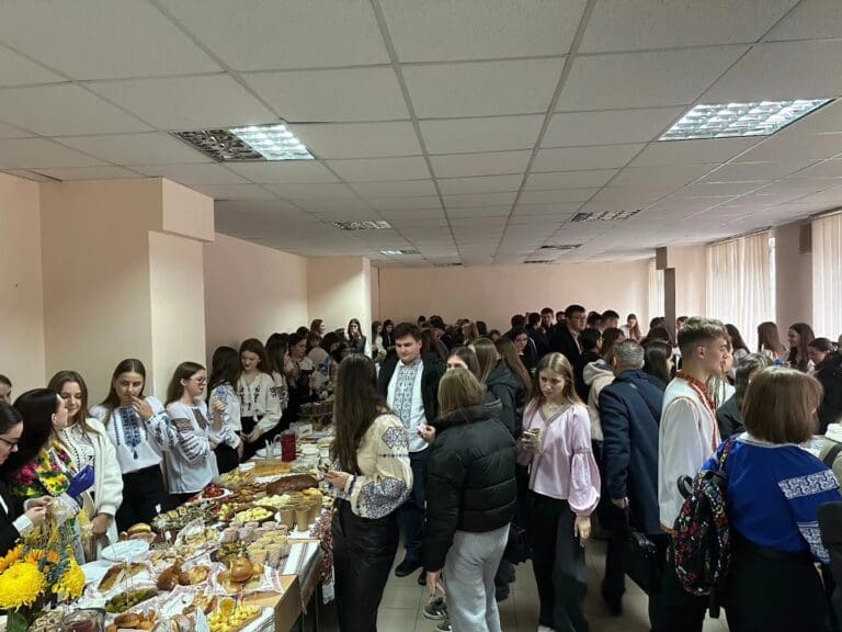 Студенти інституту та коледжу провели благодійну ярмарку